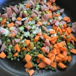 Make Sour bean sausage fried rice step 4