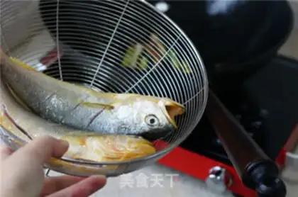 Make Garlic and yellow fish step 5