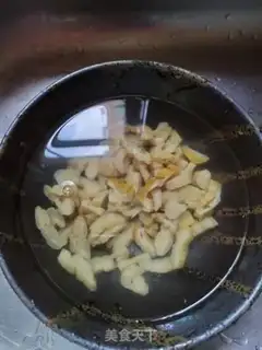 Make Spicy cucumber skin step 1