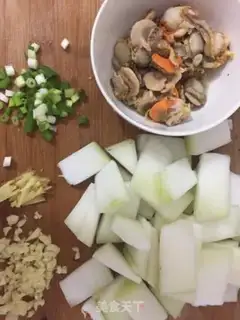 Make Scalloped meat for a melon step 0