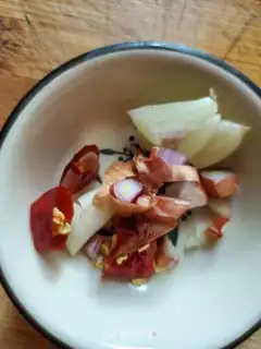 Make Spicy cucumber skin step 2