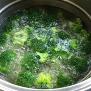 Make Shrimp broccoli step 1