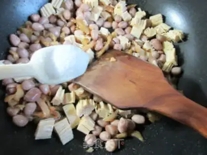 Make Squeeze and make peanuts step 3