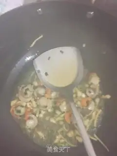 Make Scalloped meat for a melon step 3