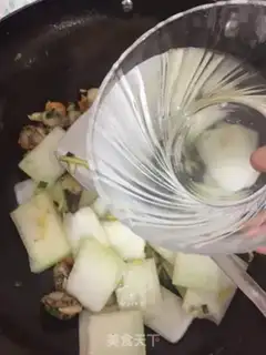 Make Scalloped meat for a melon step 5