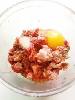 Make Homemade beefballs step 4