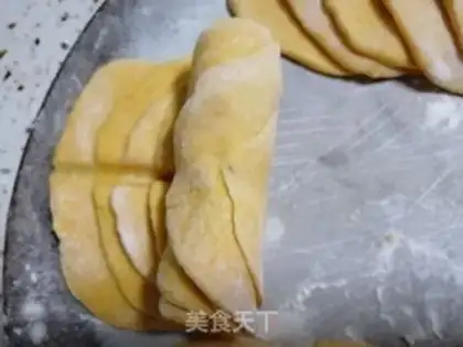Make Pumpkin rose buns step 5