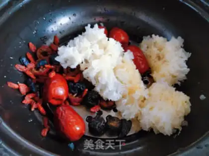 Make "Silver sugar, silver ear soup." step 2