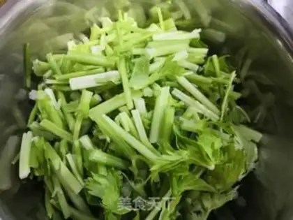 Make Tea mushrooms and celery step 0