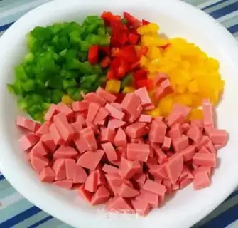 Make Pepper sausage and egg fried rice step 1