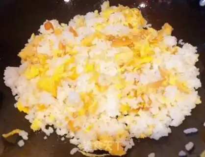 Make Pepper sausage and egg fried rice step 5