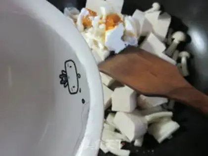 Make Pork eggs, sea mushrooms, tofu step 3