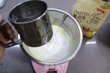 Make Cake with light cream step 3