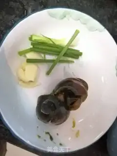 Make Mustard omelet soup step 1