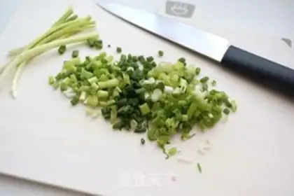 Make Fried egg acid onion noodles step 2