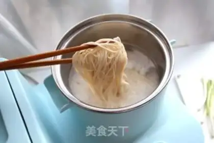 Make Fried egg acid onion noodles step 3