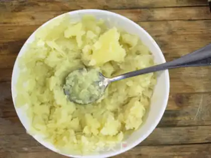Make Curry chicken juice mashed potatoes step 2