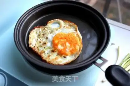 Make Fried egg acid onion noodles step 6