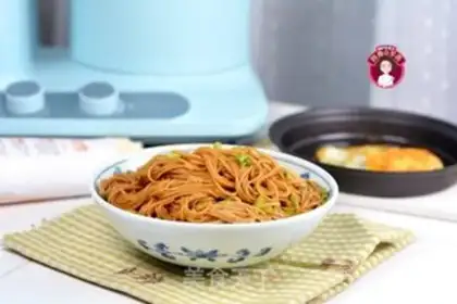 Make Fried egg acid onion noodles step 7