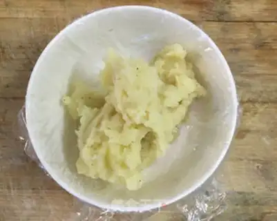 Make Curry chicken juice mashed potatoes step 4