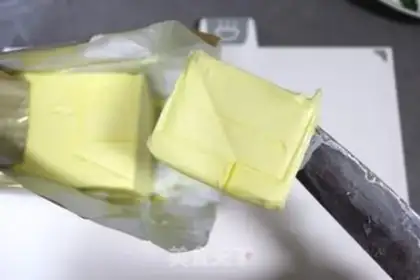 Make Cracker toast salad step 1