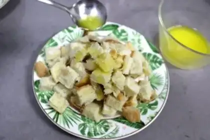 Make Cracker toast salad step 3