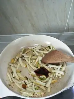 Make cucumber fried abalone step 7