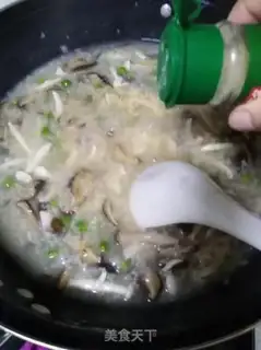 Make Chicken-swiss beans and mushroom congee step 16
