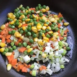 Make Curry shrimp fried rice step 4