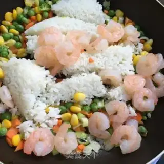 Make Curry shrimp fried rice step 5