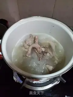Make Red mushroom pigeon soup step 2