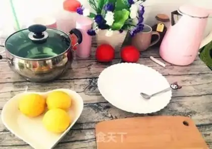 Make Lemon honey water step 1