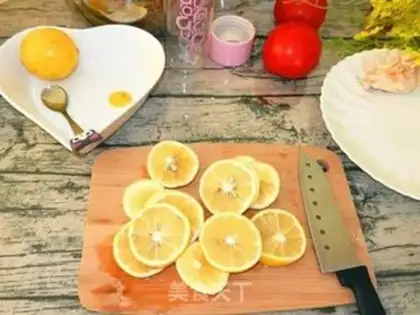 Make Lemon honey water step 2