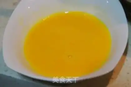 Make Tomato fried eggs step 2