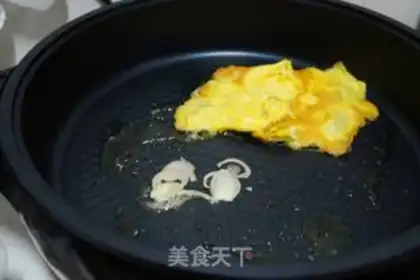 Make Tomato fried eggs step 4