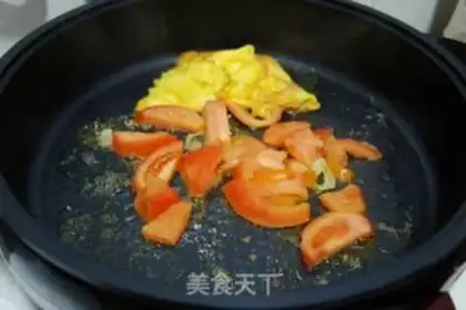 Make Tomato fried eggs step 5