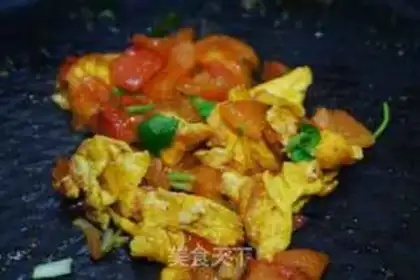 Make Tomato fried eggs step 6