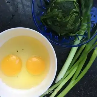 Make Spinach egg fried rice step 0