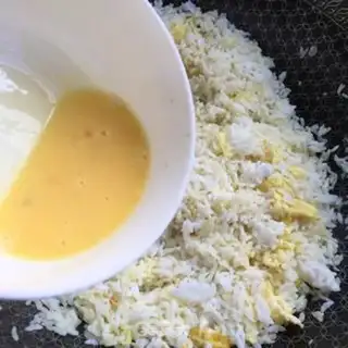 Make Spinach egg fried rice step 5
