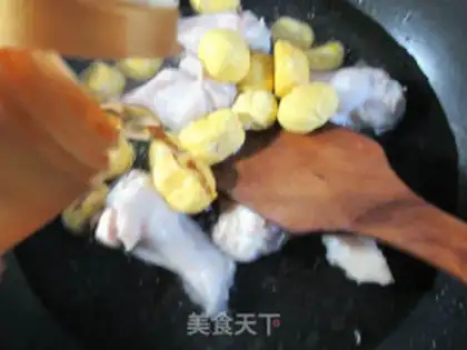 Make Chestnut fried chicken wings step 3