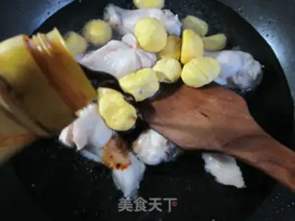 Make Chestnut fried chicken wings step 4