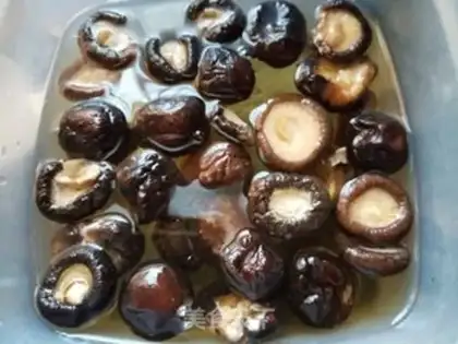 Make A chicken with mushrooms step 1