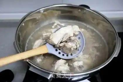 Make A pot of mushrooms step 4