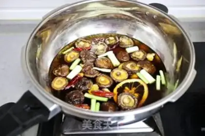 Make A pot of mushrooms step 6