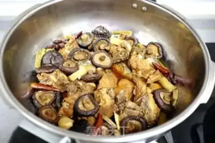 Make A pot of mushrooms step 9