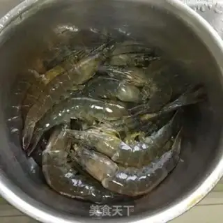 Make Tasty garlic fan shrimp step 1