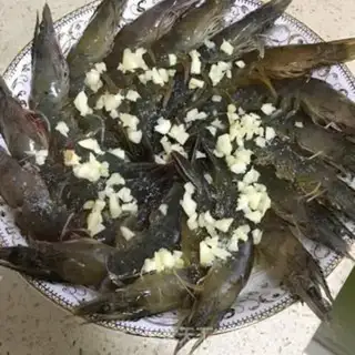 Make Tasty garlic fan shrimp step 5