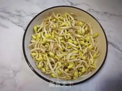 Make Soybean sprouts and potatoes step 0