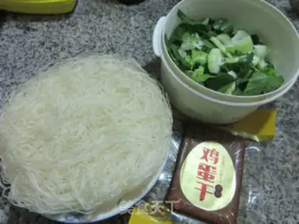 Make Egg-creamed rice noodles step 0