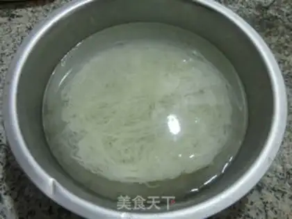 Make Egg-creamed rice noodles step 1